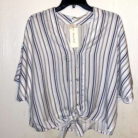 Blouse with tie in front - Picture 1 of 4